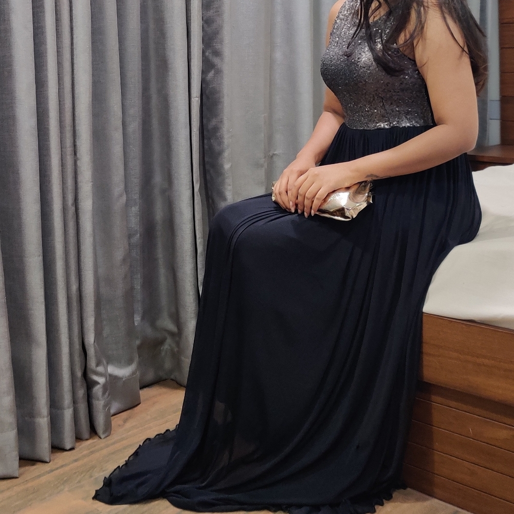 Black long gown - Picture 1 of 6